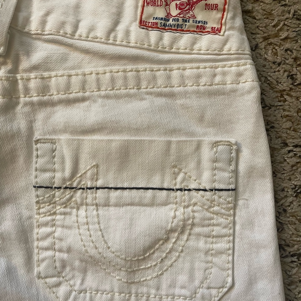 True Religion Vintage White Jeans Sammy Big T
🔴 SALE 2/$50 - Picture 5 of 7